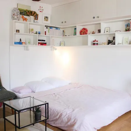 Bright And Quiet 25 M Apartment *