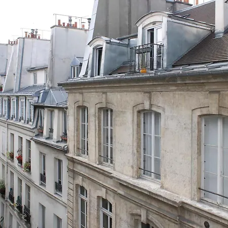 Bright And Quiet 25 M Apartment Paris